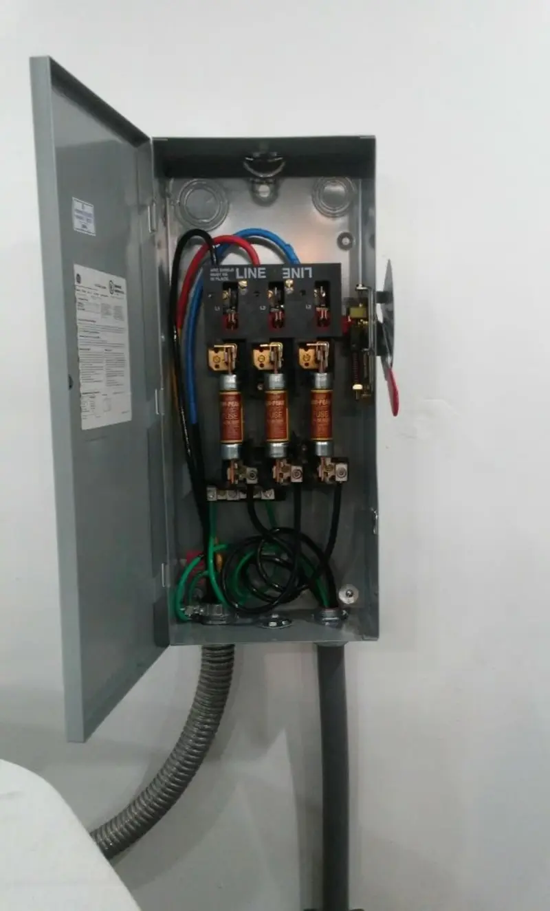 Three-phase disconnect switch installed for Smoke Detector Installation in Bridgeville